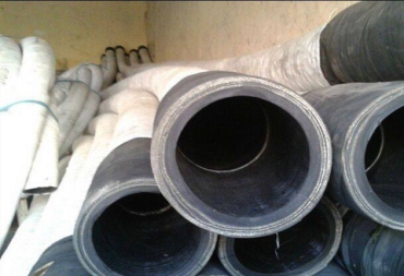 Anti-aging and wear-resistant sandblasting hose is suitable for working conditions