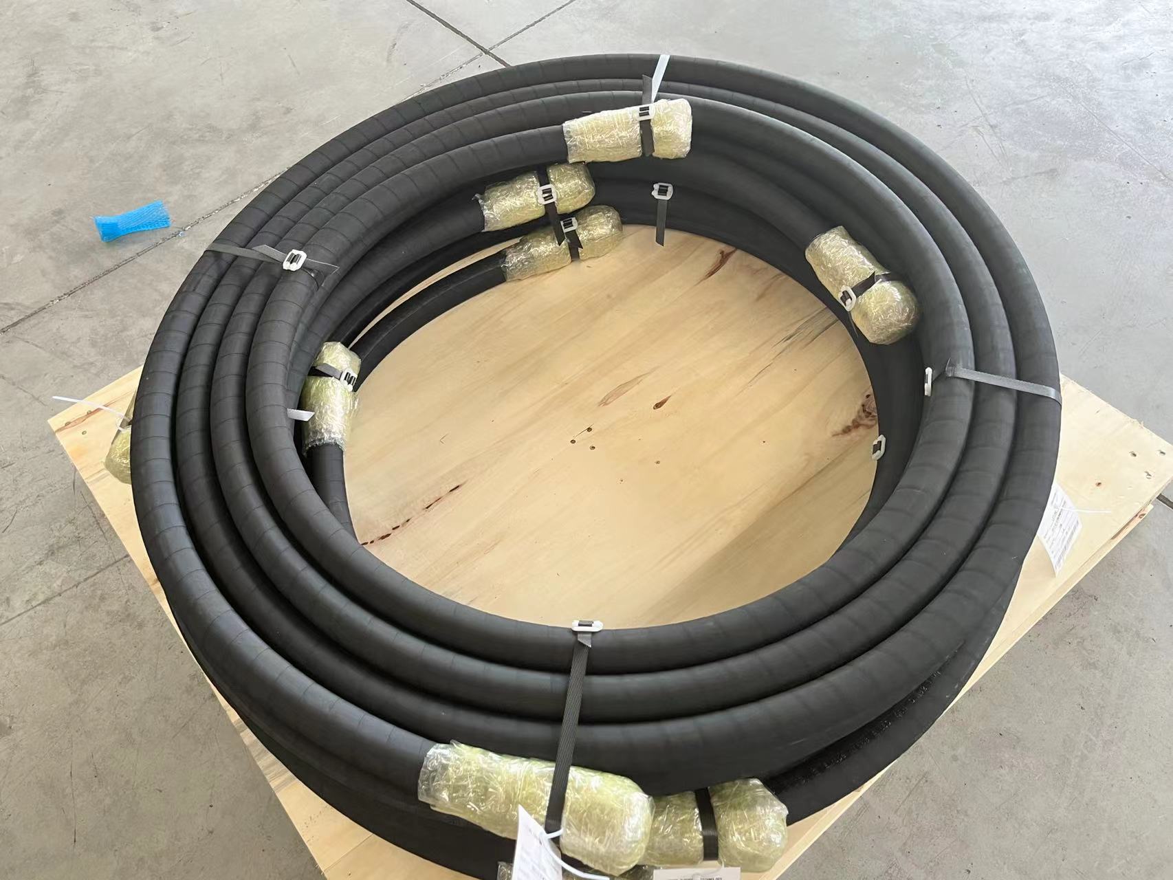 When choosing steel wire braided hydraulic hoses, don't just focus on the number of wire layers.